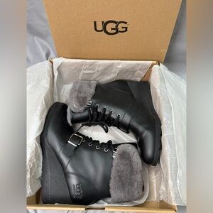 UGG Women Janney Waterproof Thinsulate Wedge Bootie Size 7.5 Black Color